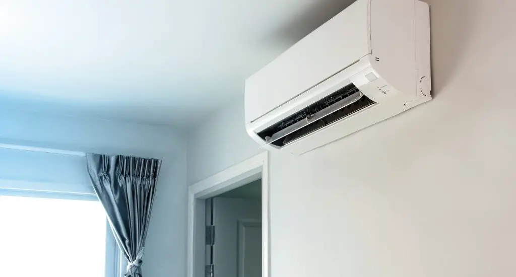 UV light for air conditioners